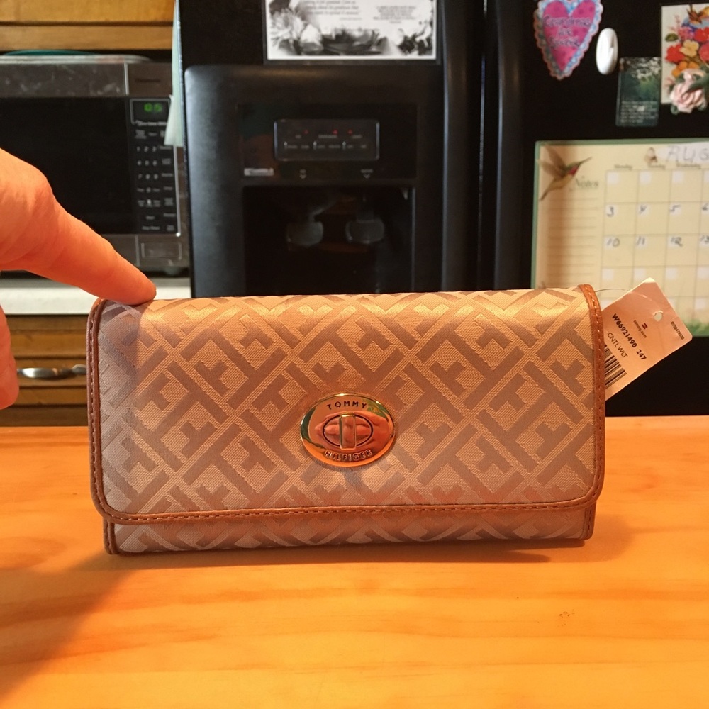 Tommy Hilfiger Monogram Clutch Wallet NWT